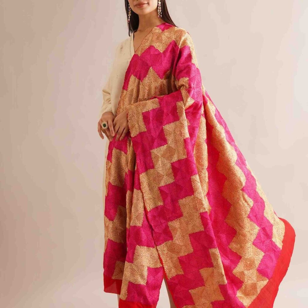 Magentta Pure Chinon Prontha Jaal Phulkari Baagh Dupatta