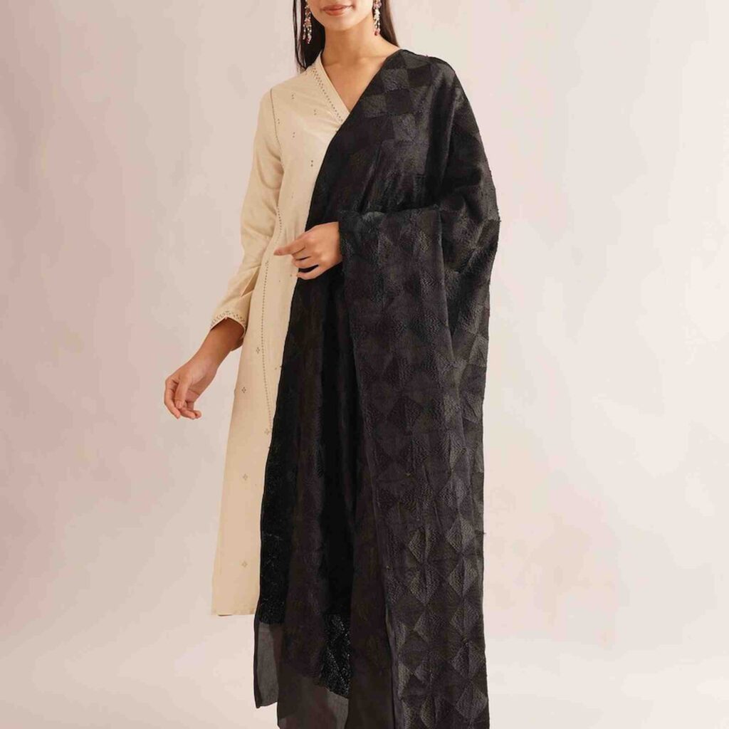Black Pure Chinon Prontha Jaal Phulkari Baagh Dupatta
